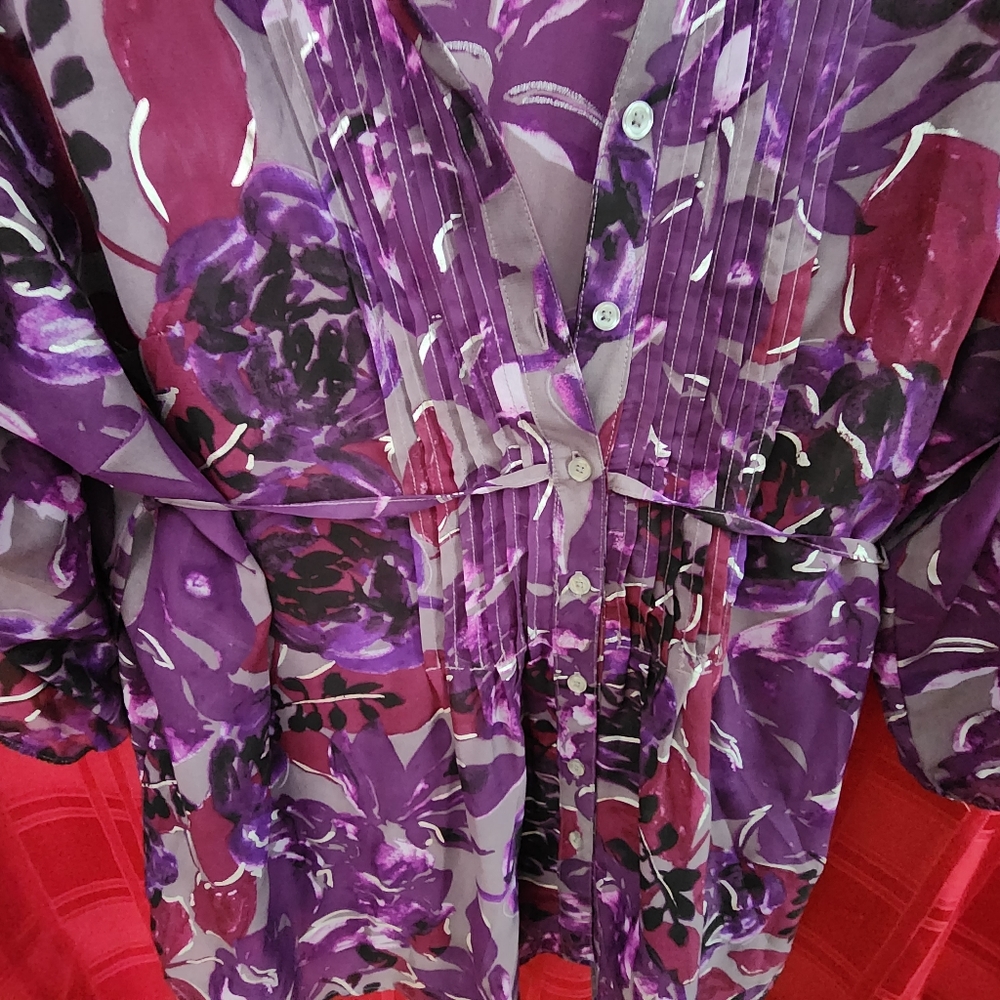 Plus Size top - Picture 2 of 3